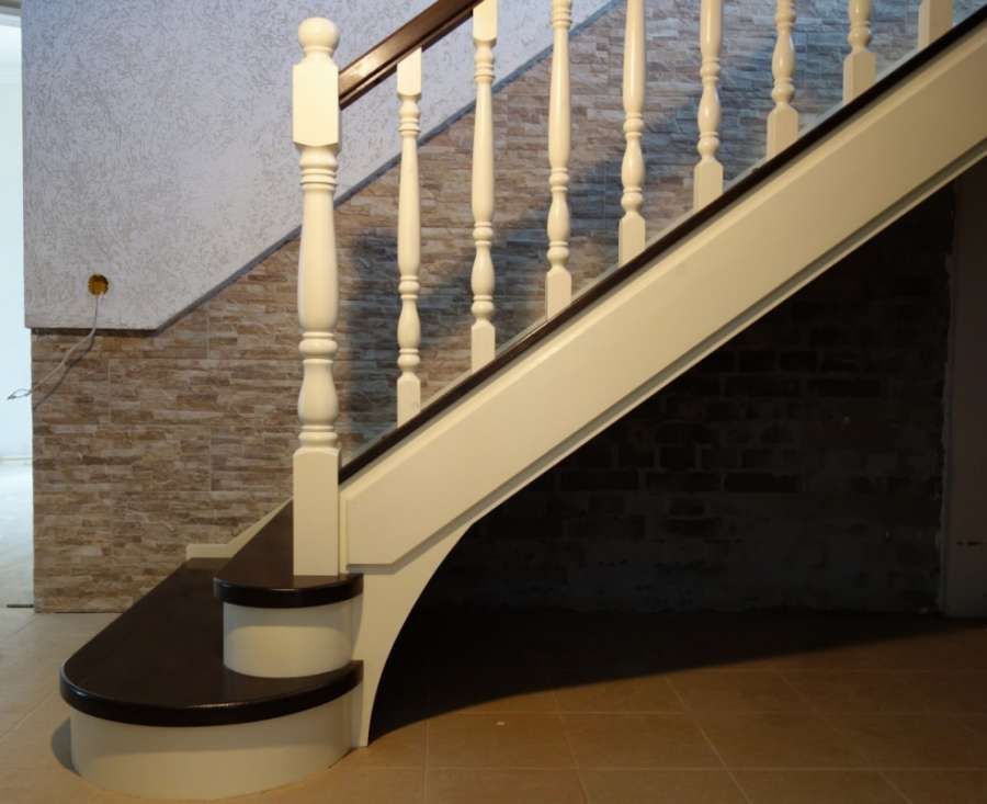 лестница с закругленными ступенями